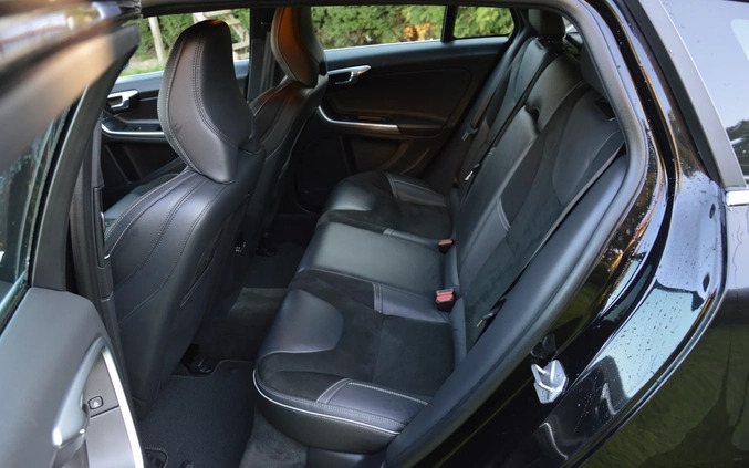 Volvo V60 cena 47900 przebieg: 219141, rok produkcji 2016 z Świdnica małe 497